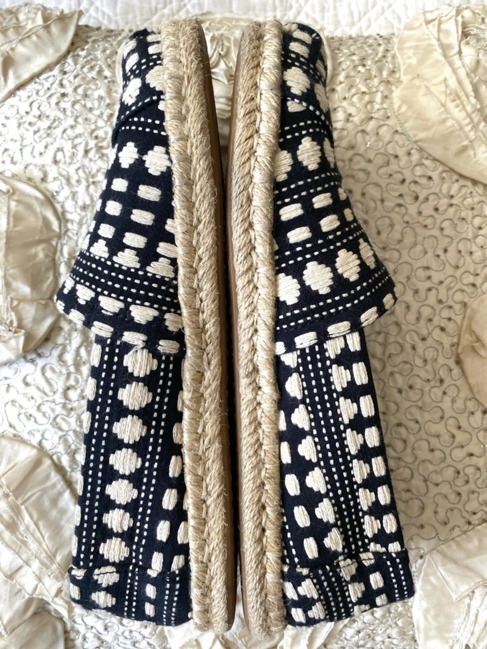 TOMS Black And White Patterned Slip On Casual Summer Espadrilles Size 7.5